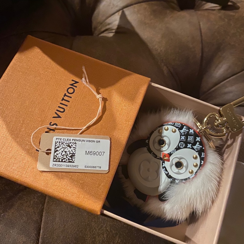 Louis Vuitton Penguin Keychain/Handbag charm 💗